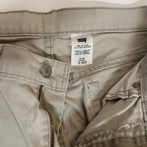 Levi’s Women’s Slim Capri Pants – Size 12 MIS (Beige/Khaki) - Picture 4 of 7